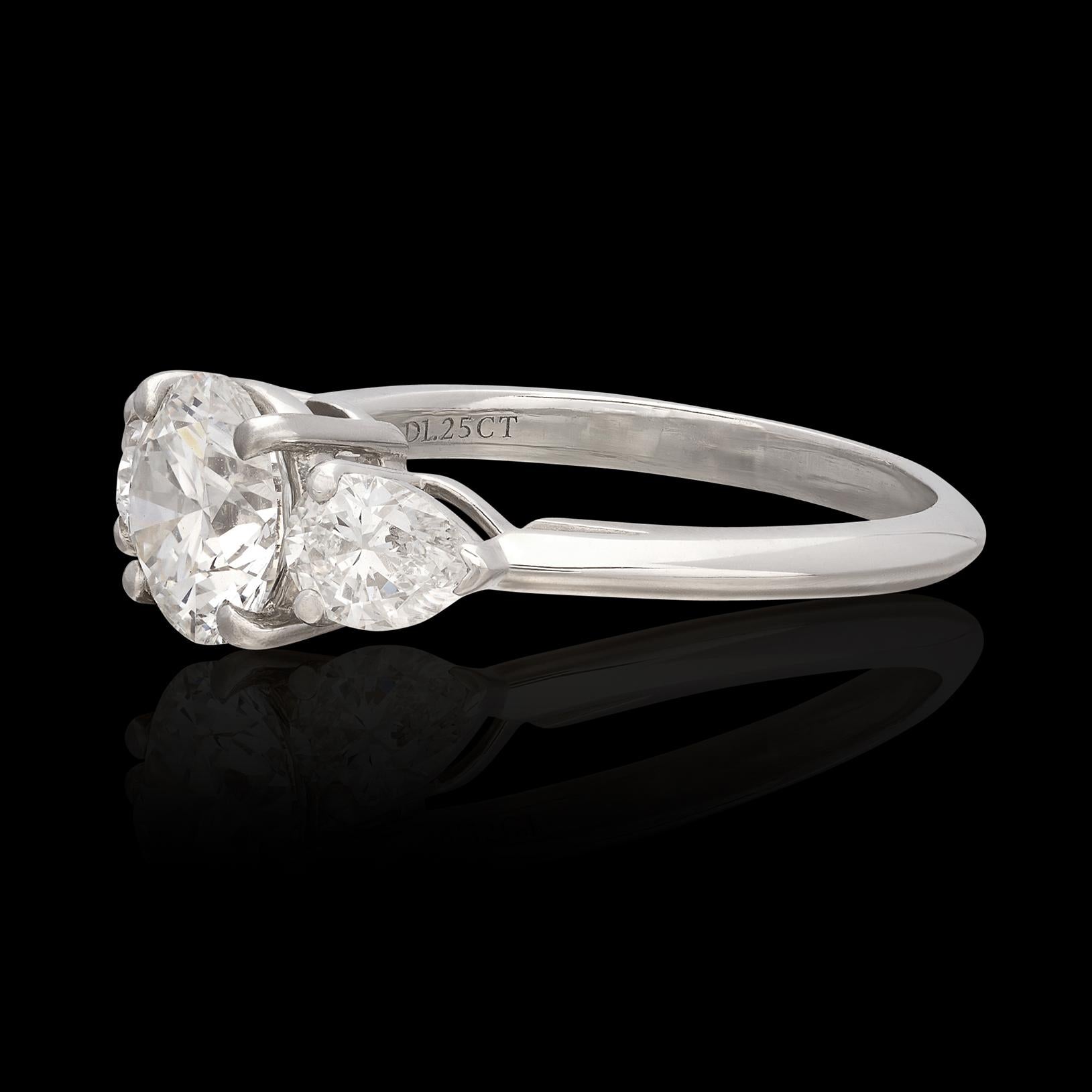 Tiffany & Co. 1,25 Karat. F/VS1 Verlobungsring aus Platin mit Diamant und Platin Damen im Angebot