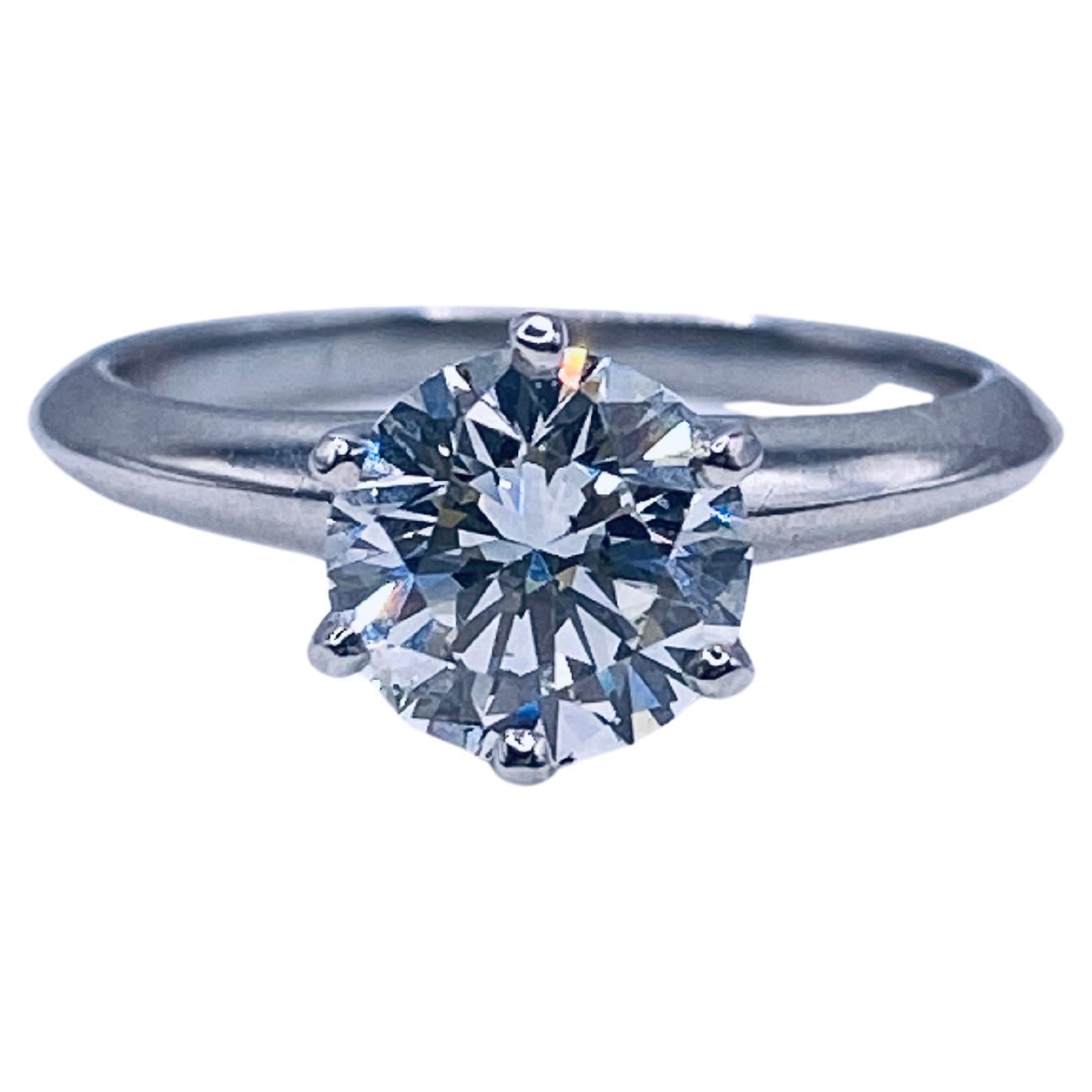 Anello di fidanzamento solitario con diamante da 1,27 carati di Tiffany & Co.