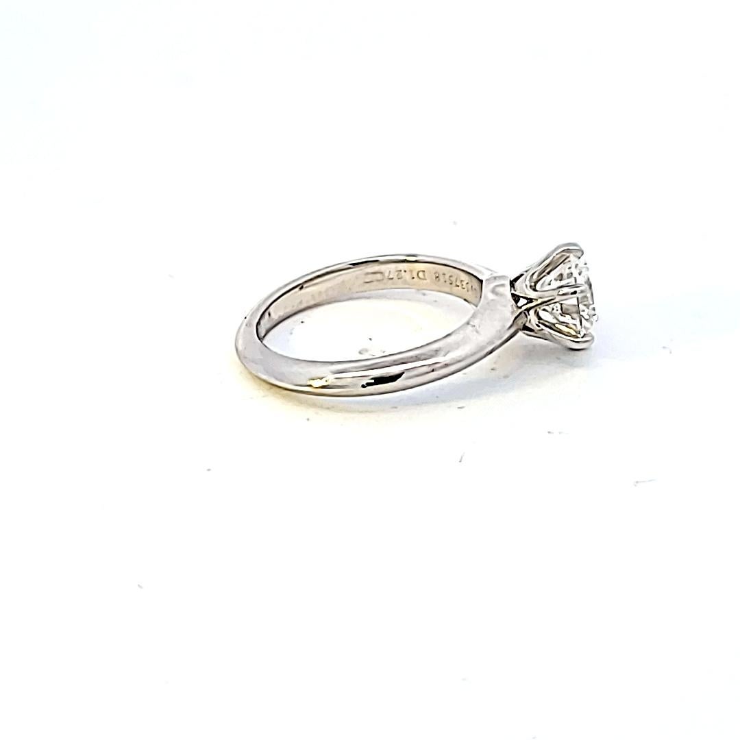 Tiffany & Co 1.27 Carat Round Brilliant H VVS2 Diamond Platinum Engagement Ring In Good Condition For Sale In New York, NY