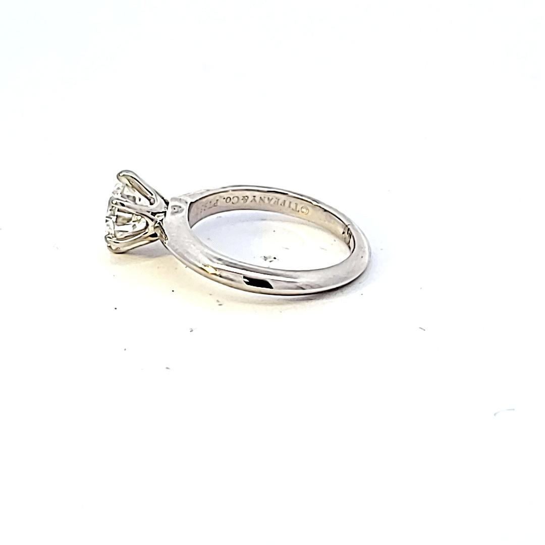 Tiffany & Co 1.27 Carat Round Brilliant H VVS2 Diamond Platinum Engagement Ring For Sale 1