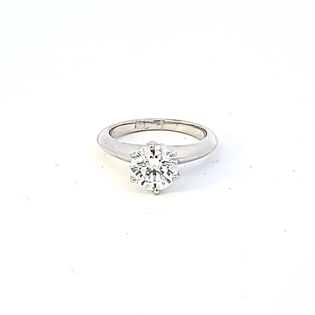 Tiffany & Co 1.27 Carat Round Brilliant H VVS2 Diamond Platinum Engagement Ring For Sale 2