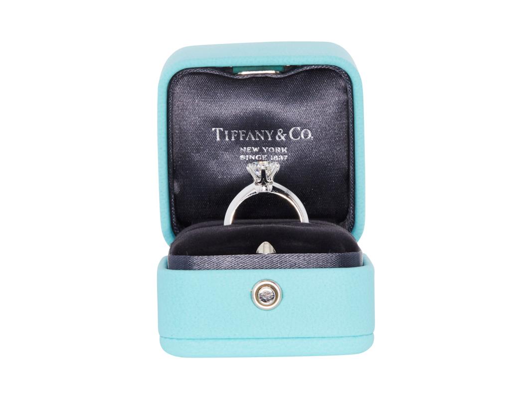 Tiffany & Co 1.27 Carat Round Brilliant H VVS2 Diamond Platinum Engagement Ring For Sale 3