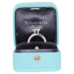 Anillo de compromiso en platino con diamante brillante redondo H VVS2 de 1,27 quilates Tiffany & Co.