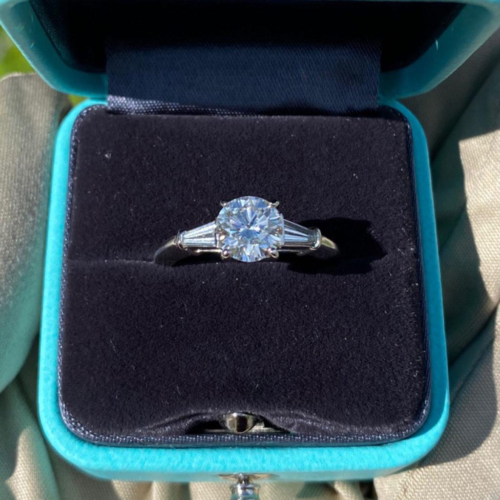 Brand - Tiffany & Co
1.28 H VVS2 Platinum Diamond Engagement Ring Inclds Box Certs GIA
Metal - Platinum
Size - Fits finger size – 7
Stones - Diamonds
Round Brilliant – 1.28 Ct
Includes	Ring, Box , Tiffany & CO. Certs & GIA 