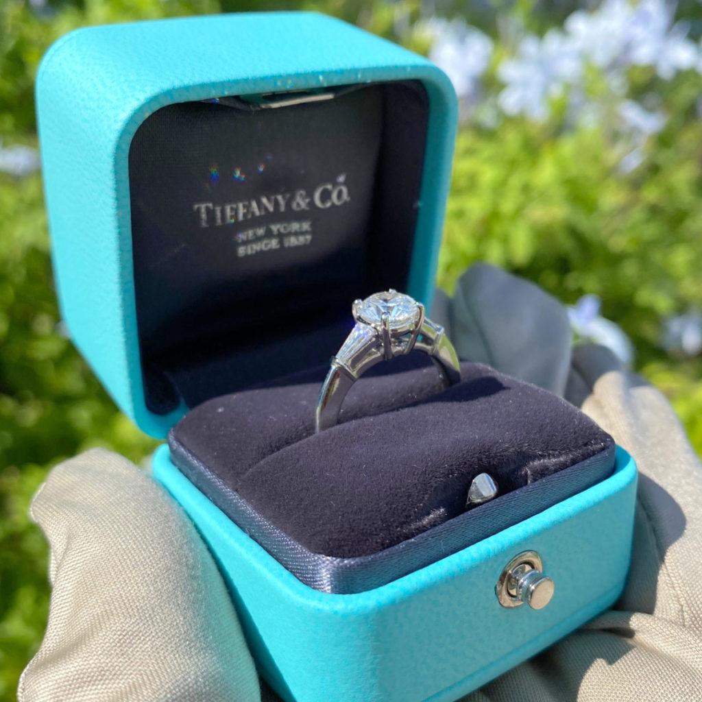 Round Cut Tiffany & Co. 1.28 H VVS2 Platinum Diamond Engagement Ring Include Box Certs GIA For Sale