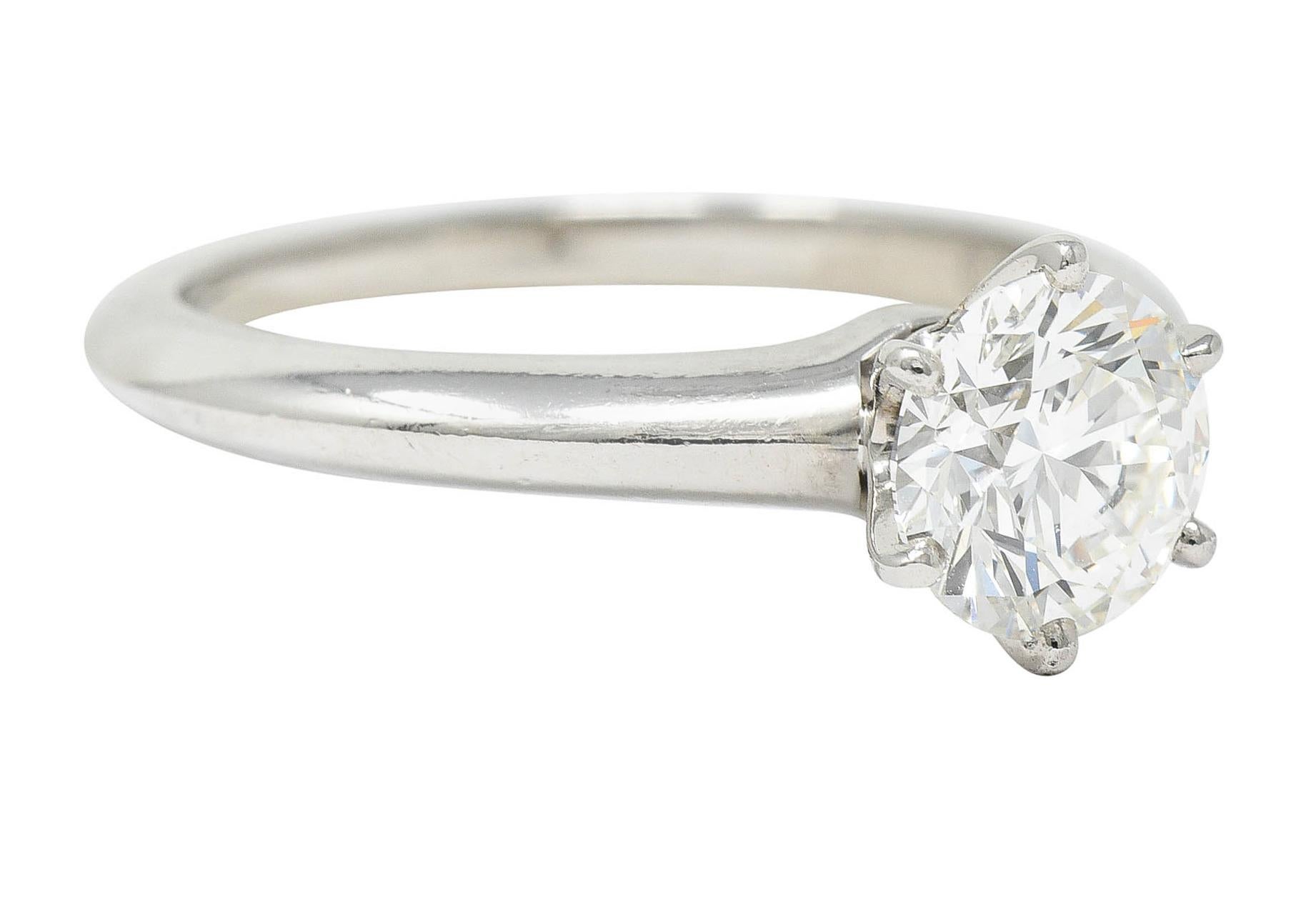 Contemporain Tiffany & Co, bague de fiançailles solitaire en platine avec diamants de 1,29 carat en vente