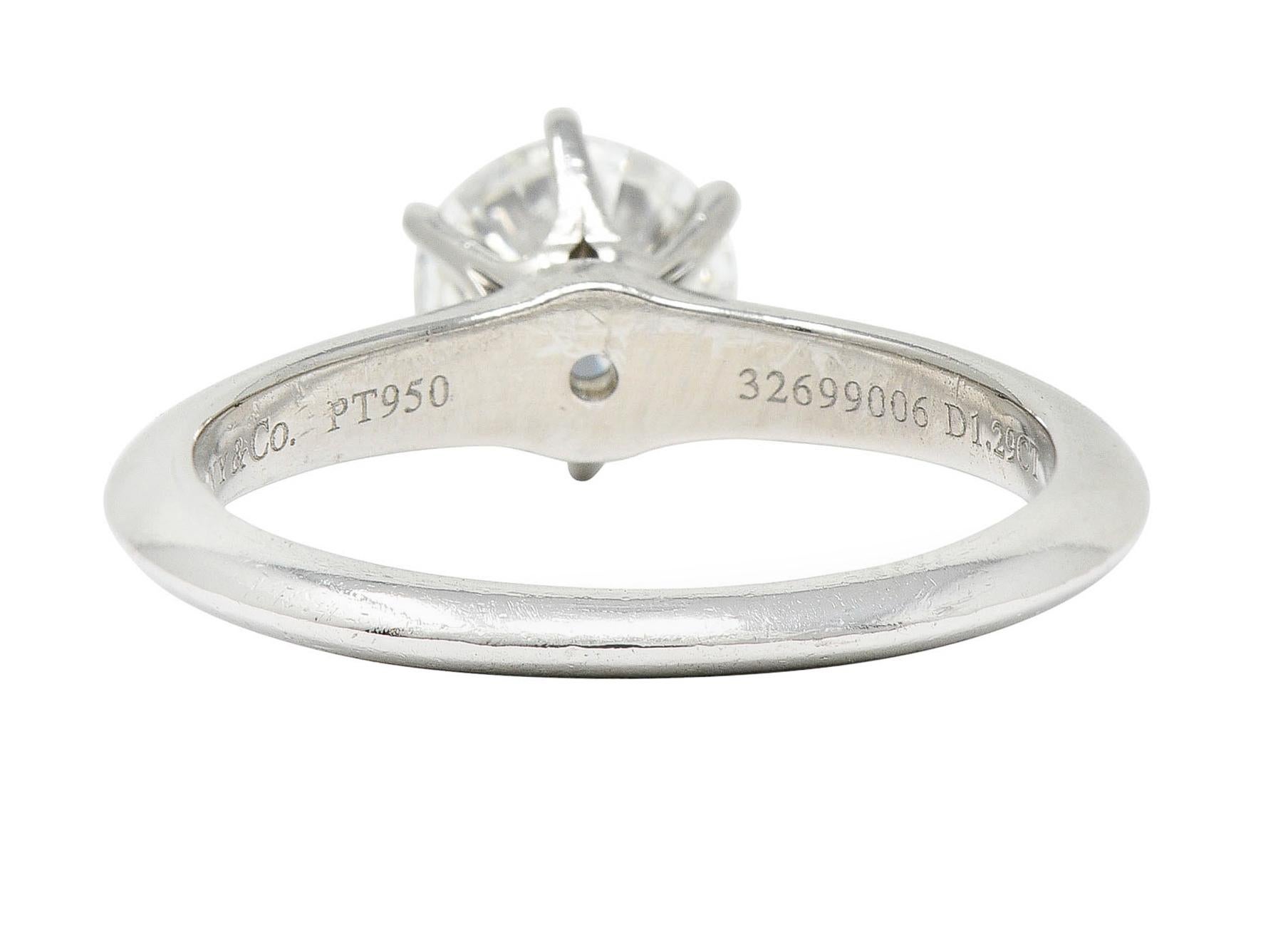 Tiffany & Co, bague de fiançailles solitaire en platine avec diamants de 1,29 carat Excellent état - En vente à Philadelphia, PA