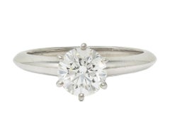 Tiffany & Co. Anillo de compromiso solitario contemporáneo en platino con 1,29 quilates de diamantes