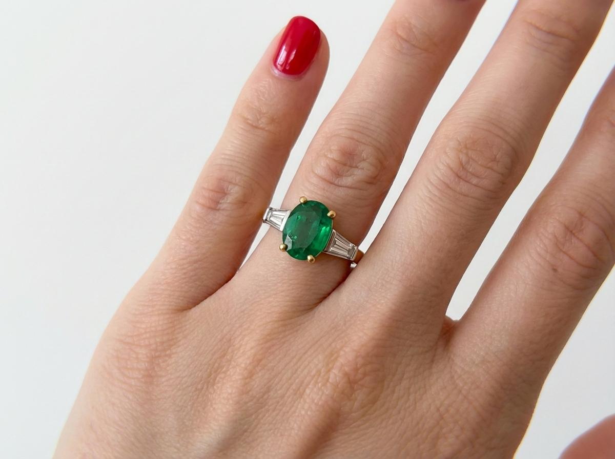 Tiffany & Co. Bague baguette en or 18 carats de 1,30 carat d'émeraudes et de diamants Excellent état - En vente à Chicago, IL