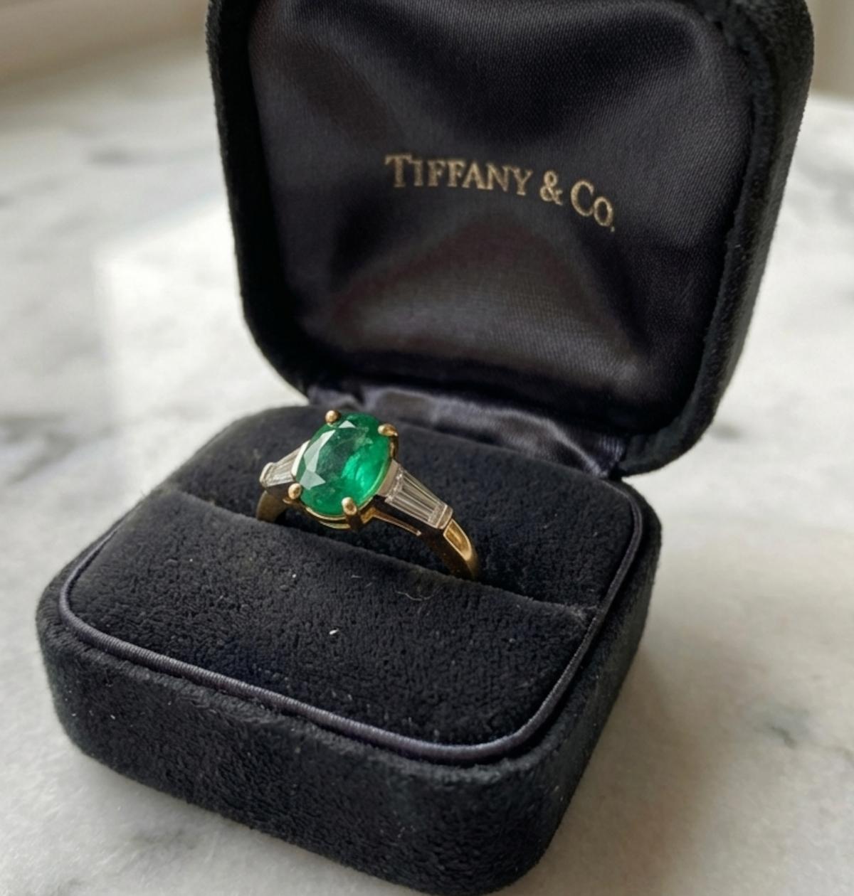 Tiffany & Co. Bague baguette en or 18 carats de 1,30 carat d'émeraudes et de diamants Unisexe en vente