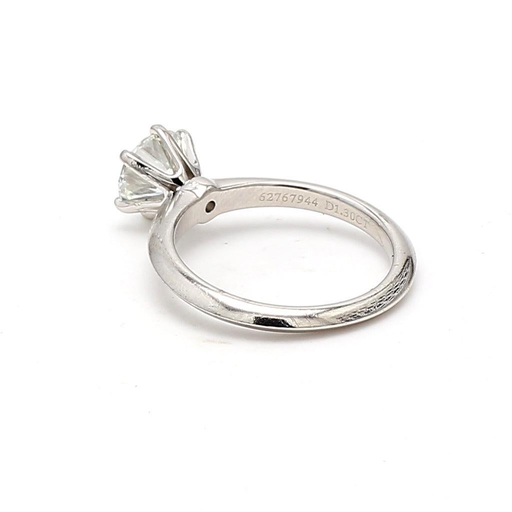 Tiffany & Co 1.30 Carat Round Brilliant H VS2 Diamond Platinum Engagement Ring For Sale 1