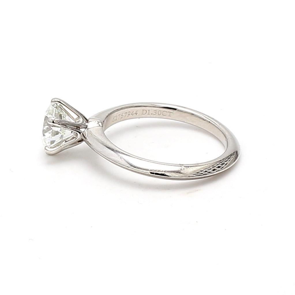 Tiffany & Co 1.30 Carat Round Brilliant H VS2 Diamond Platinum Engagement Ring For Sale 2