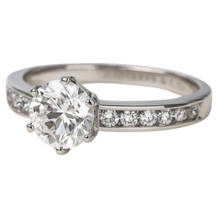 Anello di fidanzamento con diamante tondo brillante certificato Tiffany 
Co. 1,36 carati