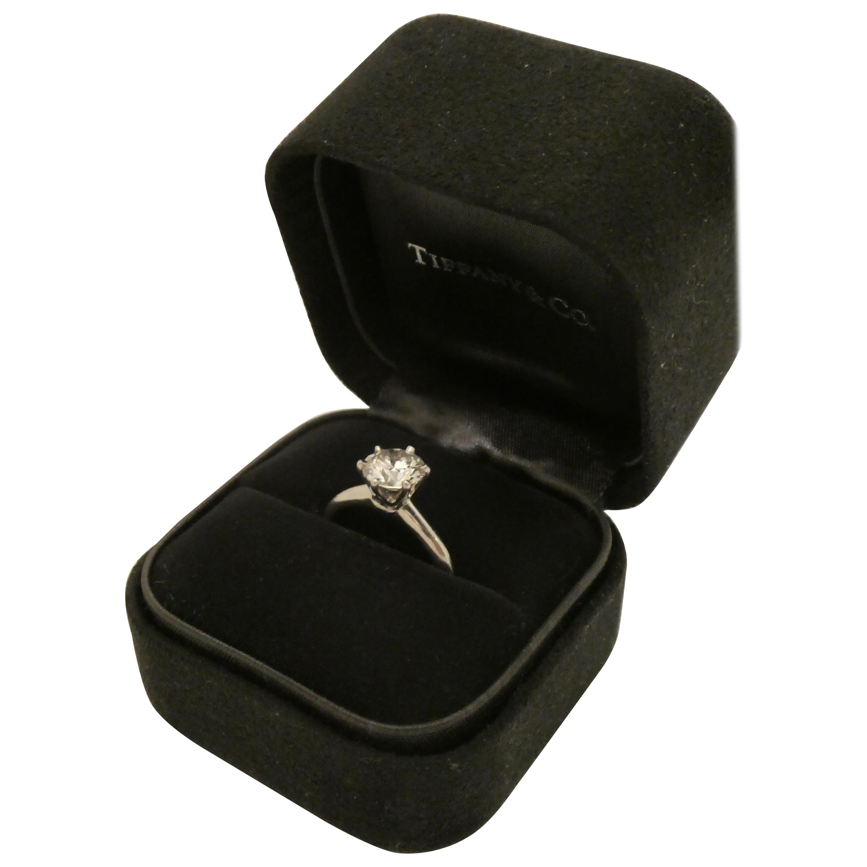 Tiffany & Co. Anillo de compromiso de platino con diamante solitario VS2, color G, 1,38 quilates