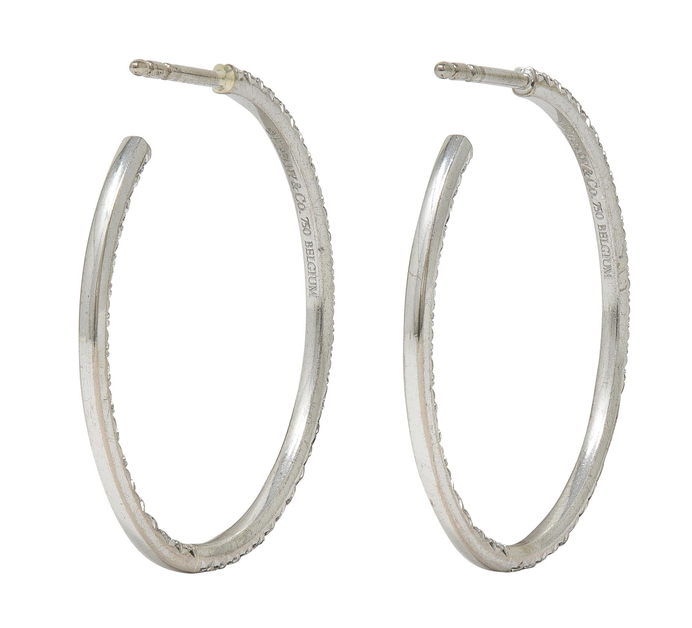 Tiffany & Co. Orecchini a cerchio con diamante da 1,38 CTW in oro 18 carati da 30,0 mm con interno e esterno In condizioni ottime in vendita a Philadelphia, PA