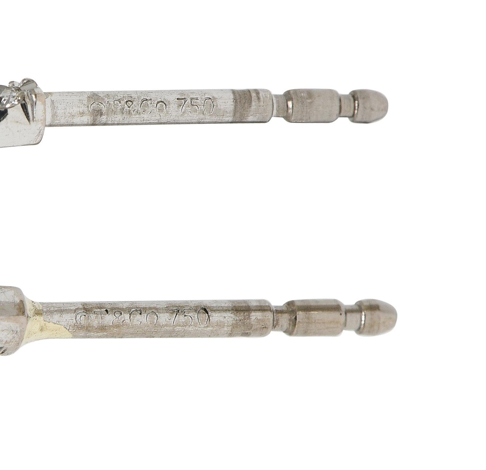 Tiffany & Co. Orecchini a cerchio con diamante da 1,38 CTW in oro 18 carati da 30,0 mm con interno e esterno in vendita 2