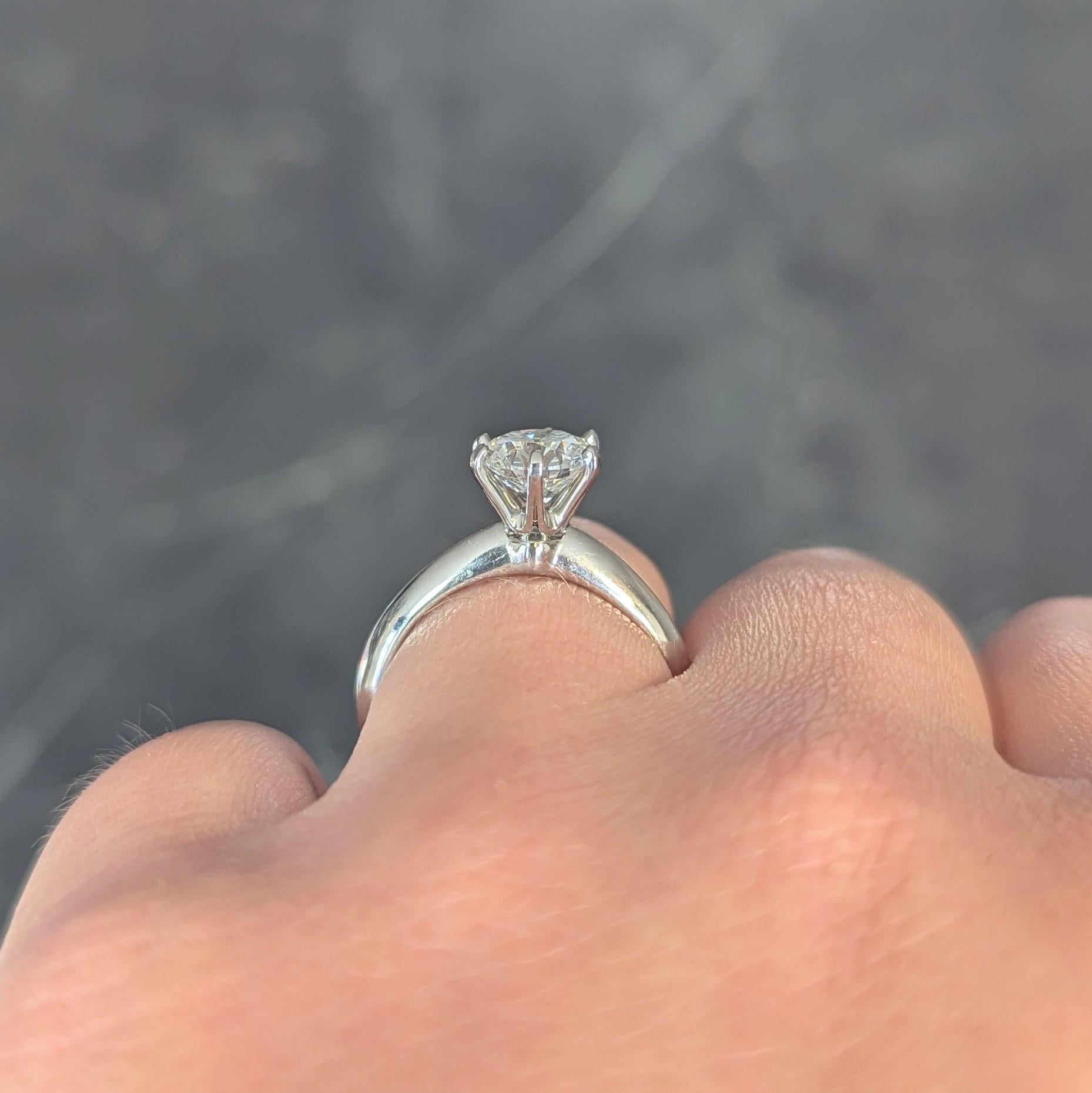 Tiffany & Co. Anello di fidanzamento solitario in platino con diamante tondo e brillante da 1,38 CTW in vendita 10