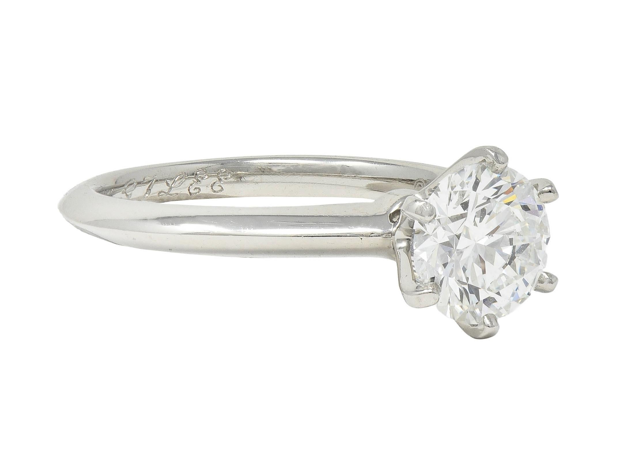 Taglio brillante Tiffany & Co. Anello di fidanzamento solitario in platino con diamante tondo e brillante da 1,38 CTW in vendita