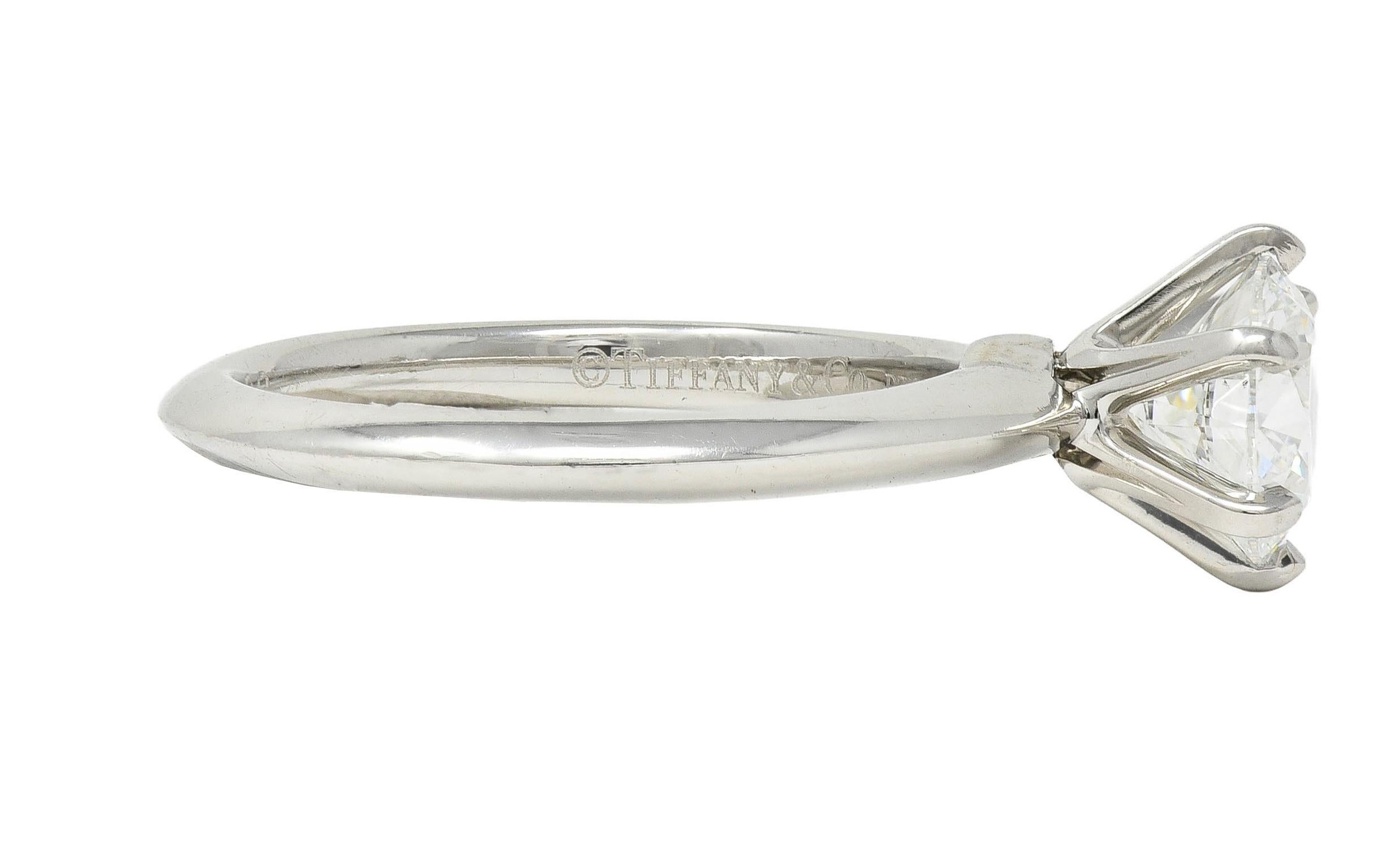 Tiffany & Co. Anello di fidanzamento solitario in platino con diamante tondo e brillante da 1,38 CTW In condizioni ottime in vendita a Philadelphia, PA