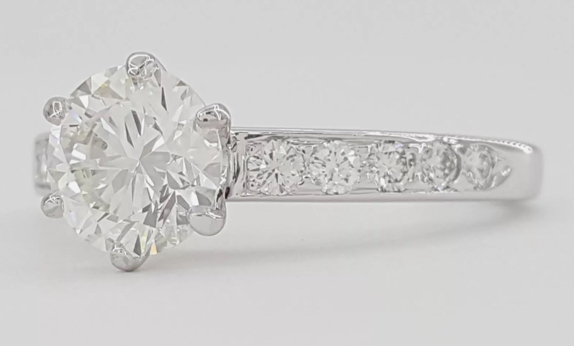 Tiffany & Co., 1.39 Carat Diamond Engagement Ring In Excellent Condition For Sale In Chicago, IL
