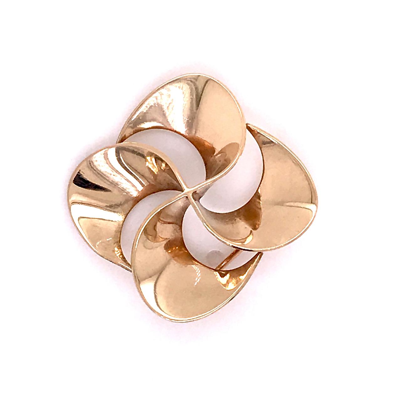 A wonderful 14K Tiffany & Co. brooch.

In the form of a pinwheel.

Marked to the reverse: 14k for gold fineness and Tiffany & Co.

Simply elegant design from Tiffany!

Length: ca. 23 mm
Height: ca. 23 mm

Items purchased from this dealer must