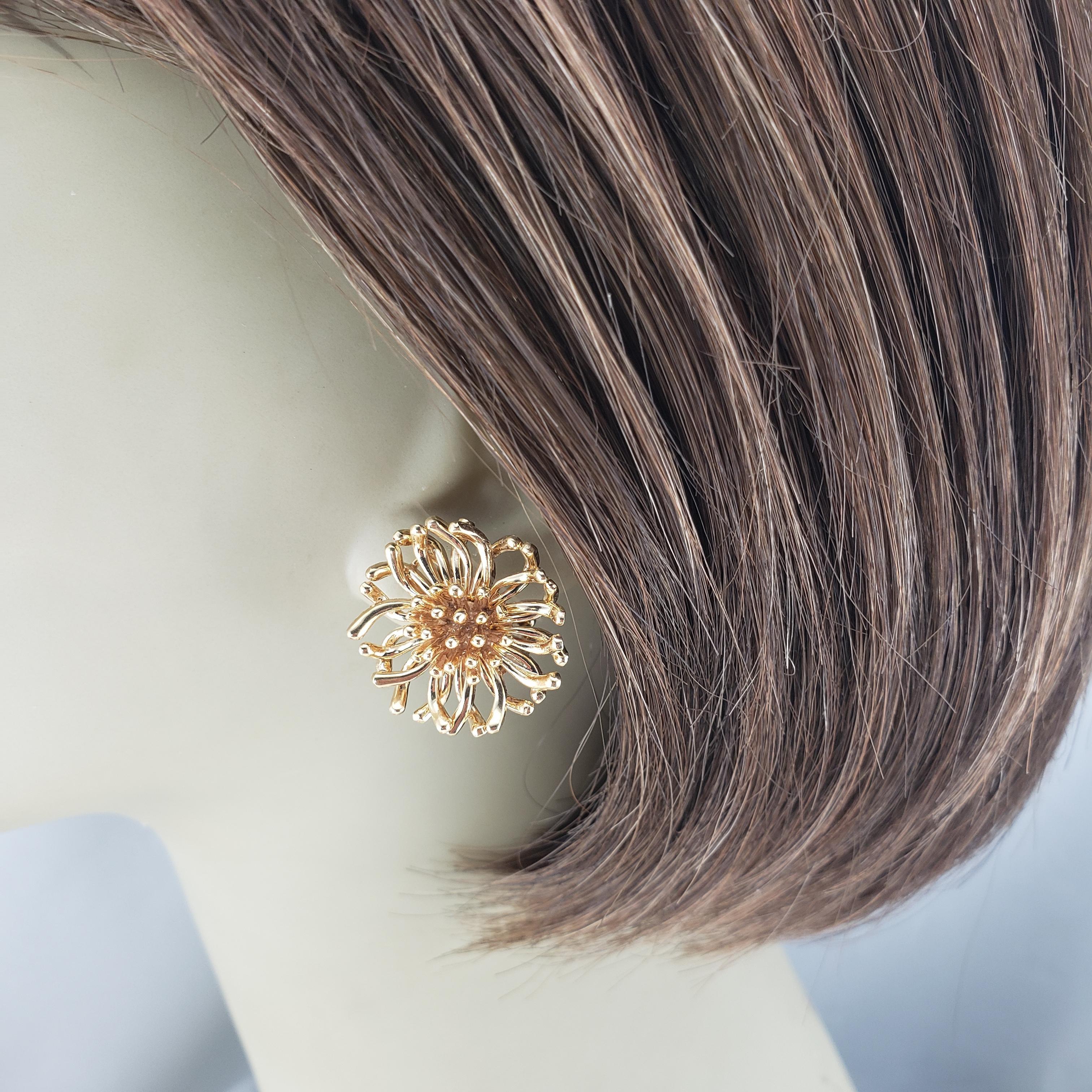 Tiffany & Co. Boucles d'oreilles clips en or jaune 14 carats avec anémone #18644 en vente 2