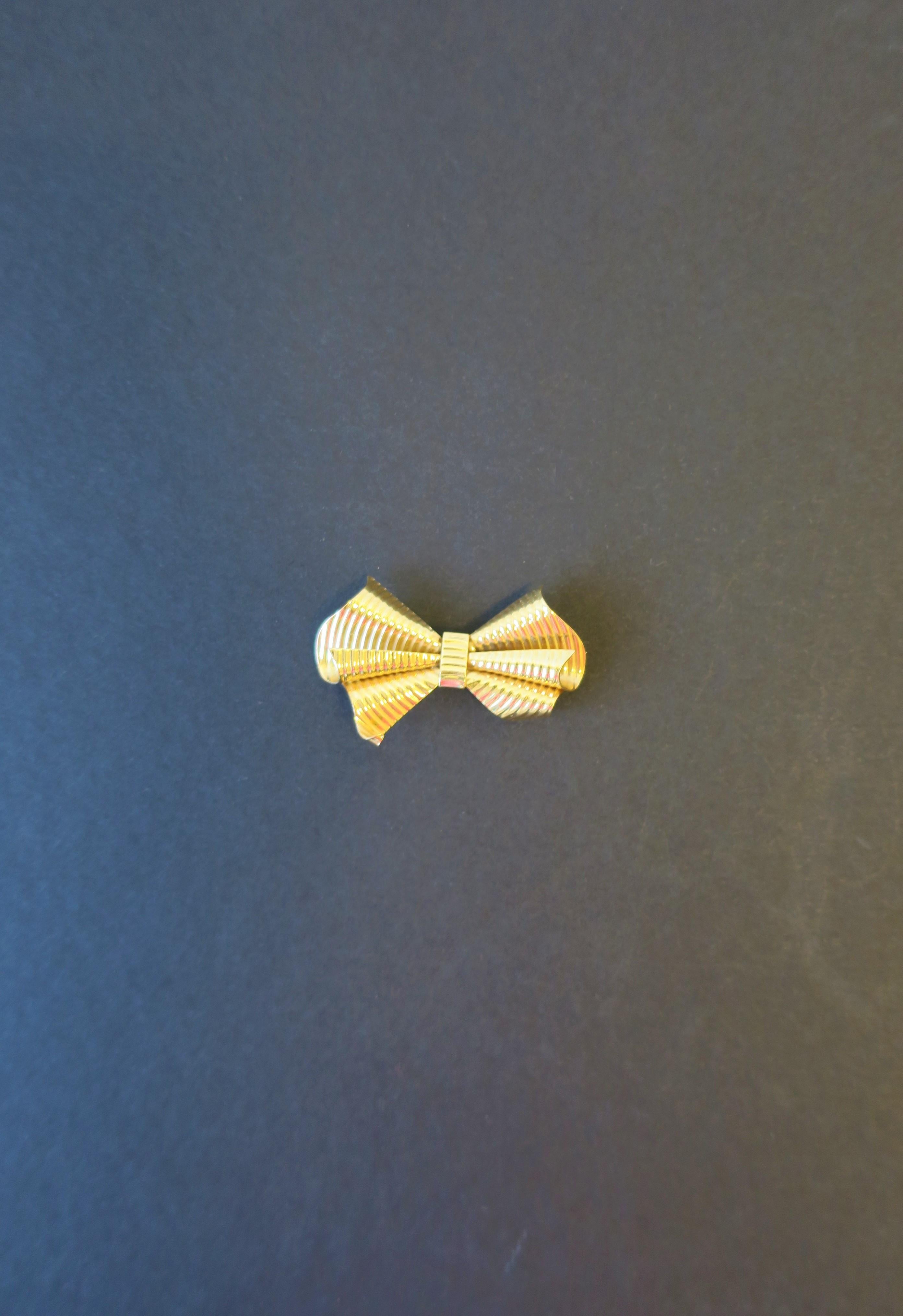 American Tiffany & Co. 14-Karat Yellow Gold Bow Pin Brooch