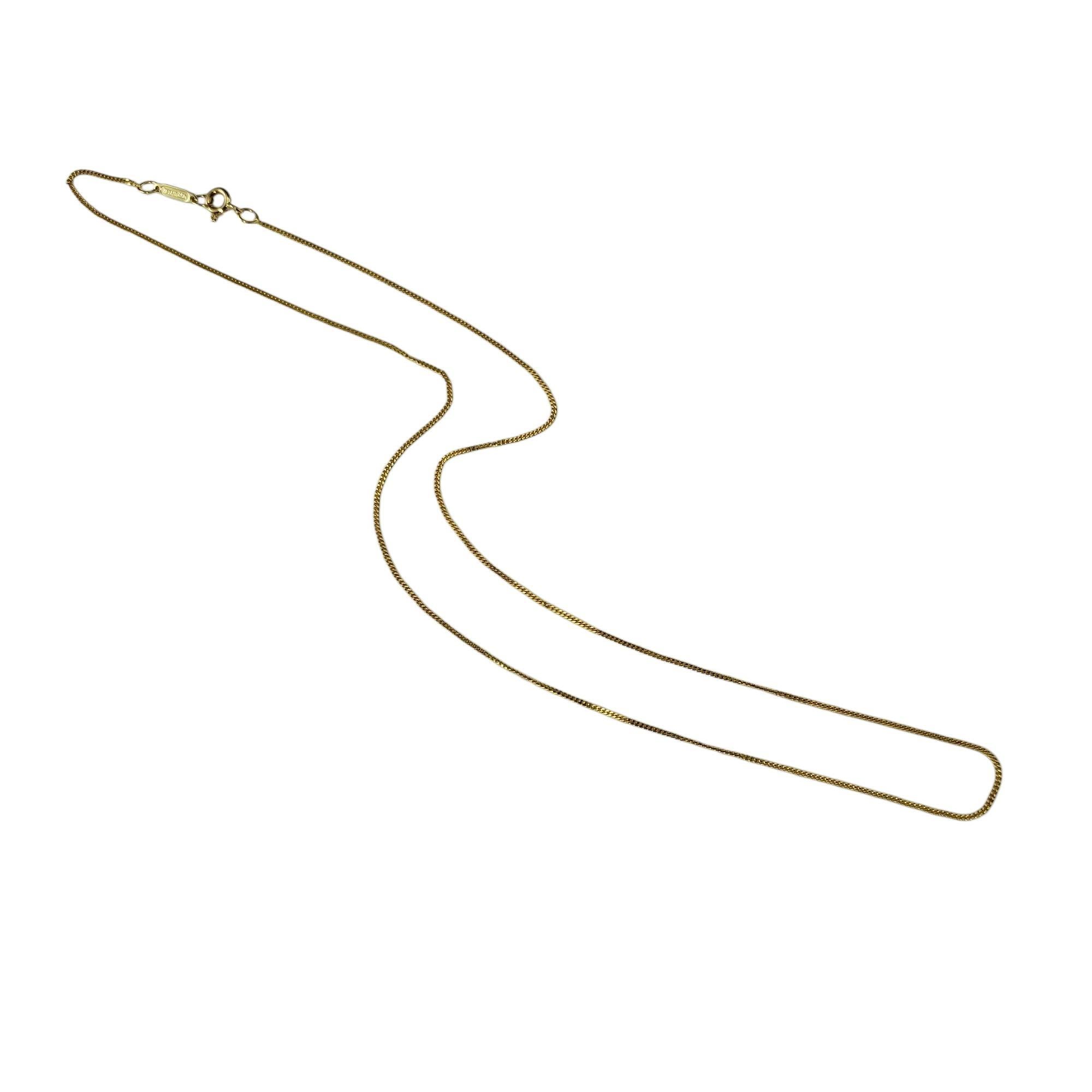 Collier en or jaune 14 carats de Tiffany & Co.

Ce collier en chaîne en or jaune 14 carats de Tiffany & Co. offre un aspect délicat mais durable, parfait pour être superposé ou porté seul. Une pièce classique qui incarne le savoir-faire renommé et