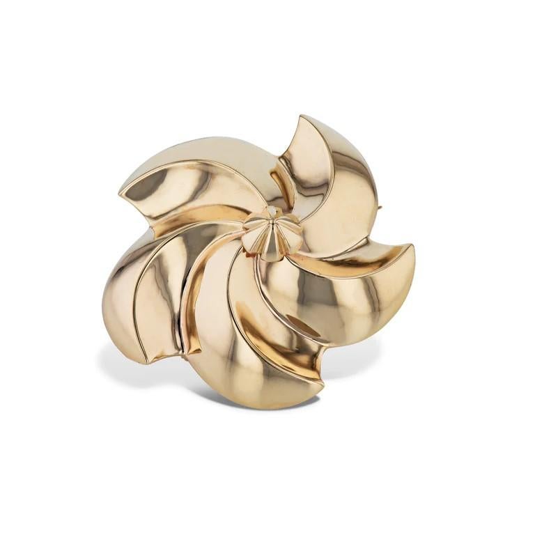 This stunning 14kt yellow gold pin is from Tiffany & Co's. Part of the H&H esteemed Estate and Vintage Collection - a perfect accessory for any fashionable jewelry lover!

It measures 1.5 inches across.

Tiffany & Co 14K Yellow Gold Estate Pin
14kt.