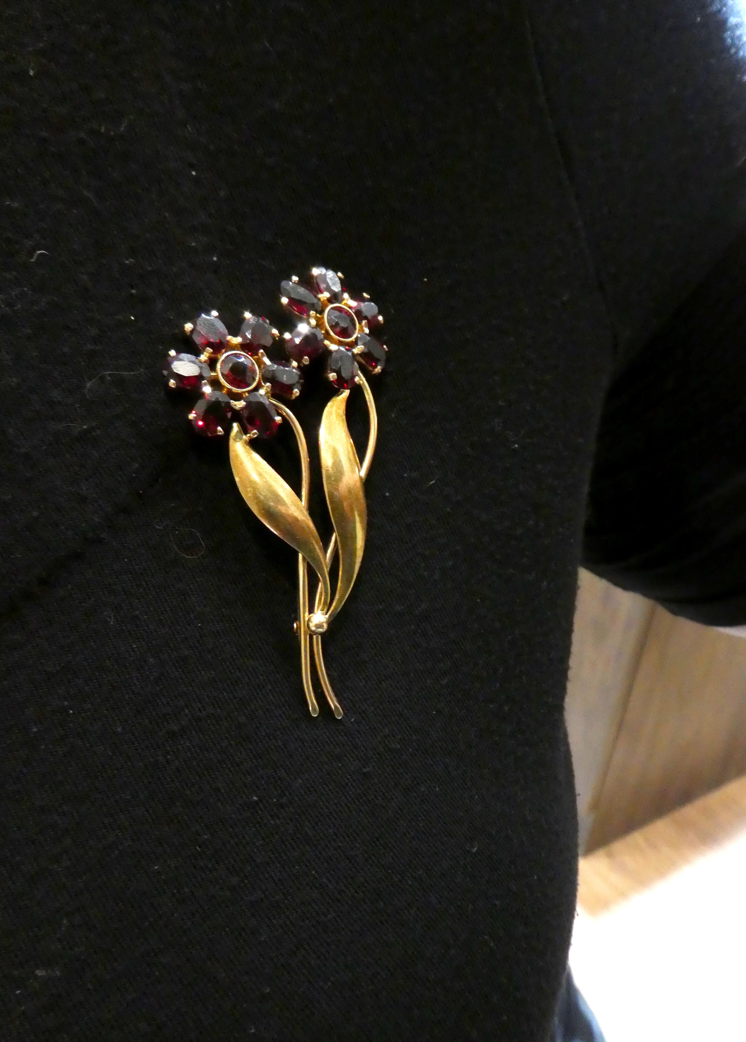 Women's or Men's Tiffany & Co. 14 Karat Yellow Gold Garnet Flower Pin Brooch