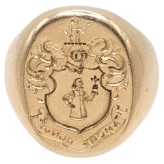 Bague chevalière en or jaune 14 carats avec écusson héraldique Tiffany & Co.