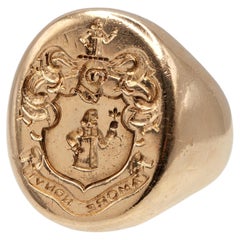 Bague chevalière en or jaune 14 carats avec écusson héraldique Tiffany & Co.