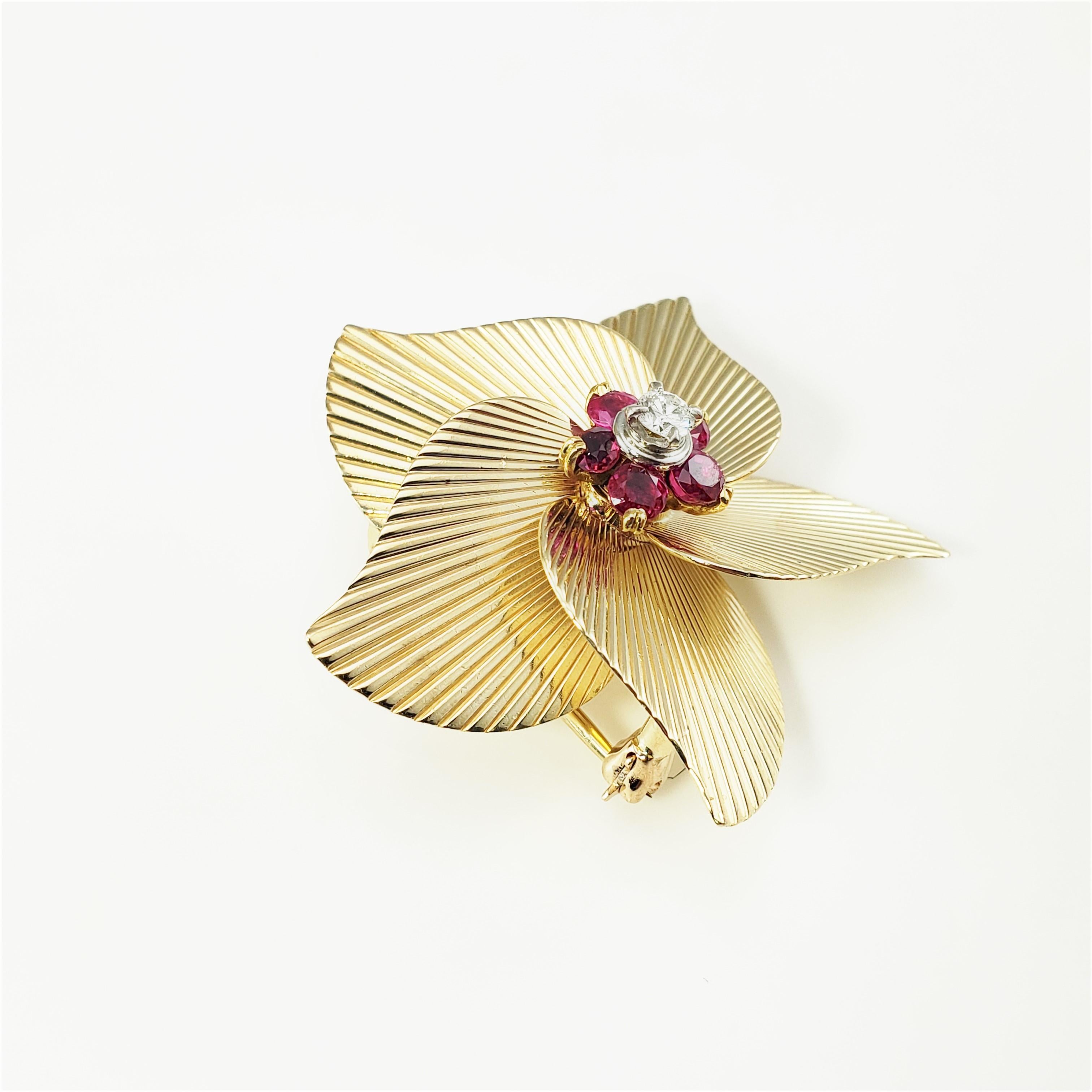 Brosche/Anstecknadel, 14 Karat Gelbgold Rubin und Diamant, von Tiffany & Co. Damen im Angebot