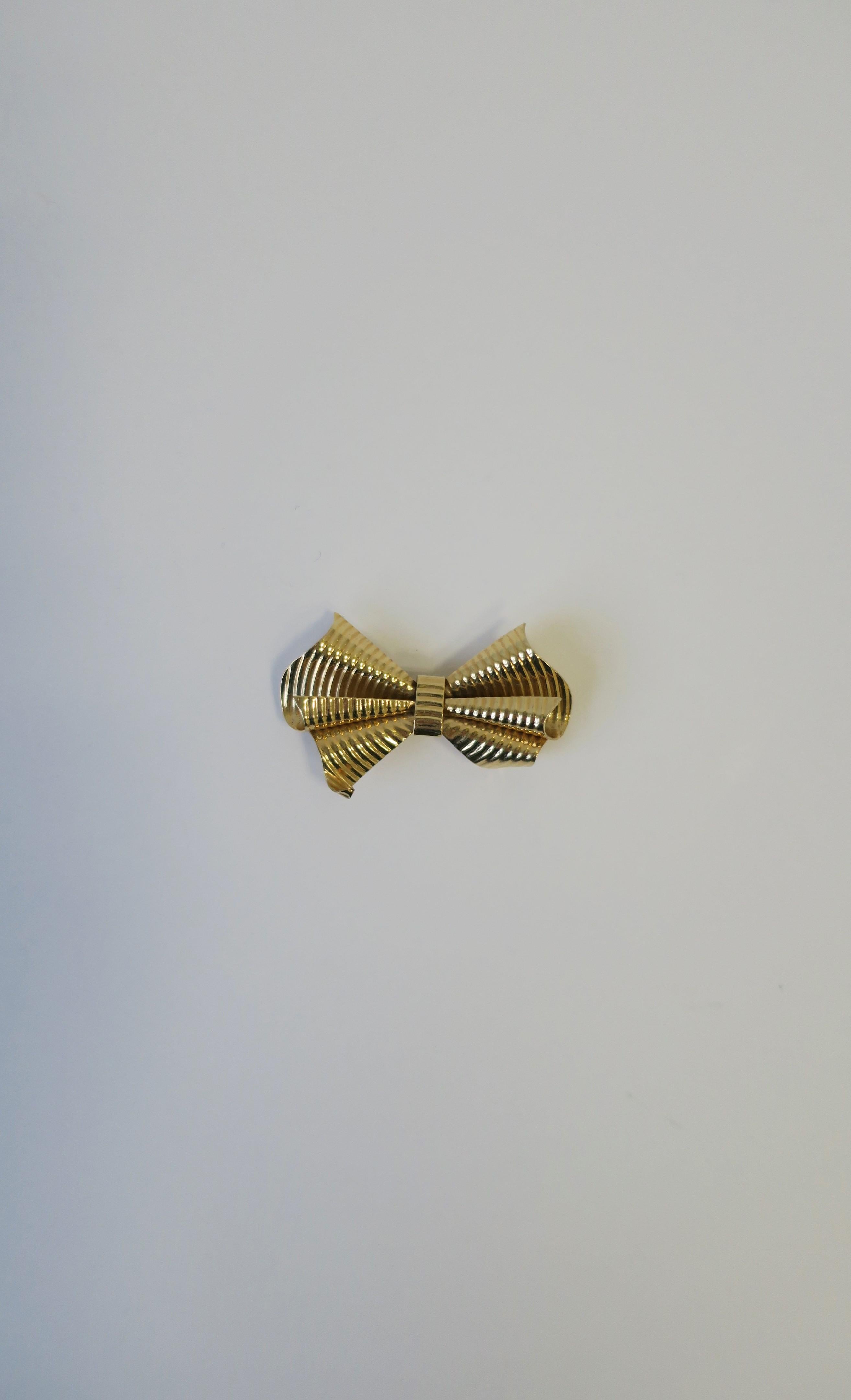 Tiffany & Co. 14-Karat Yellow Gold Bow Pin Brooch In Good Condition In New York, NY