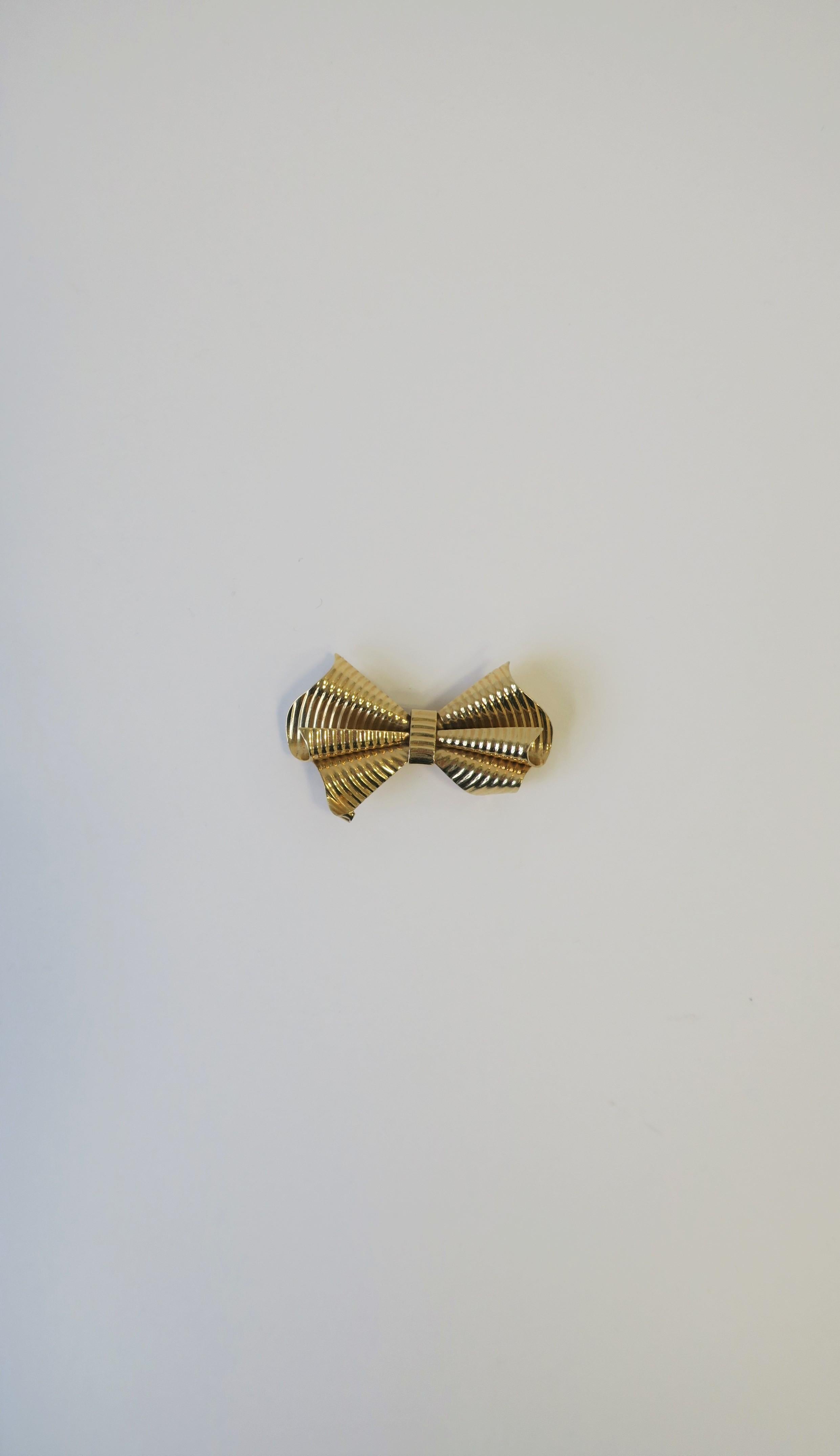20th Century Tiffany & Co. 14-Karat Yellow Gold Bow Pin Brooch