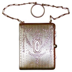 Tiffany & Co. 14K Gold Compact sulla catena.