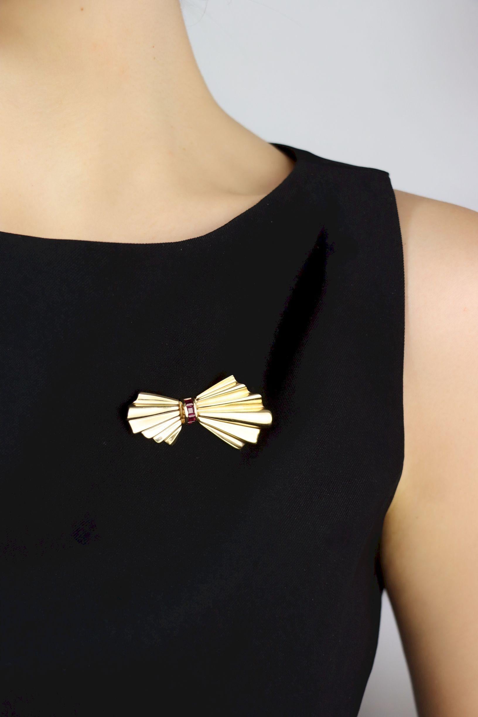 Tiffany & Co. 14K Gold Ruby Bow Clip Earrings & Brooch In Good Condition For Sale In Flushing, NY