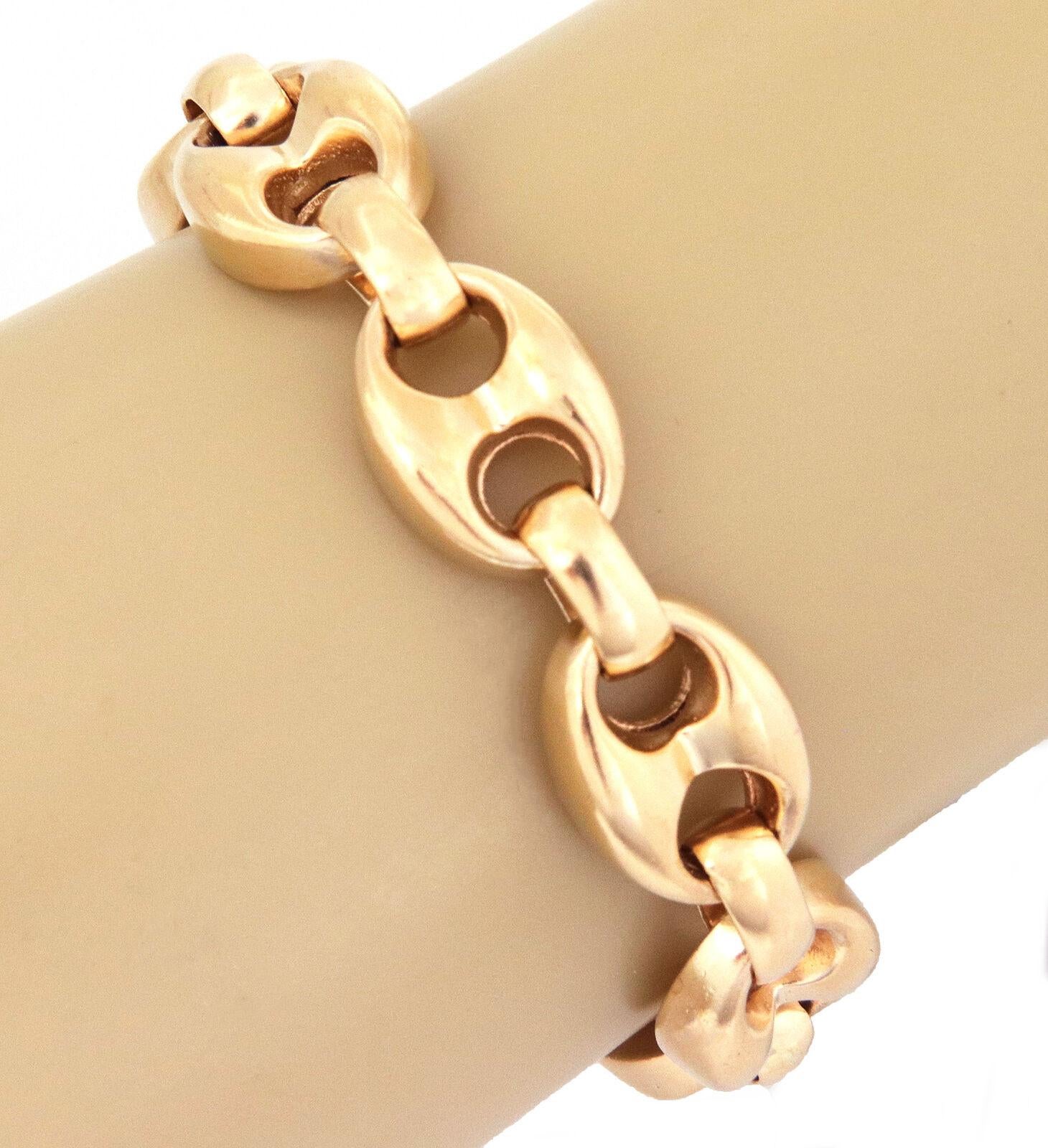 This gorgeous vintage bracelet is authentic from Tiffany & Co. It is crafted from solid 14k yellow gold with a smooth polished finish featuring large size solid mariner links, each joined together by a single oval link. The bracelet secures with a