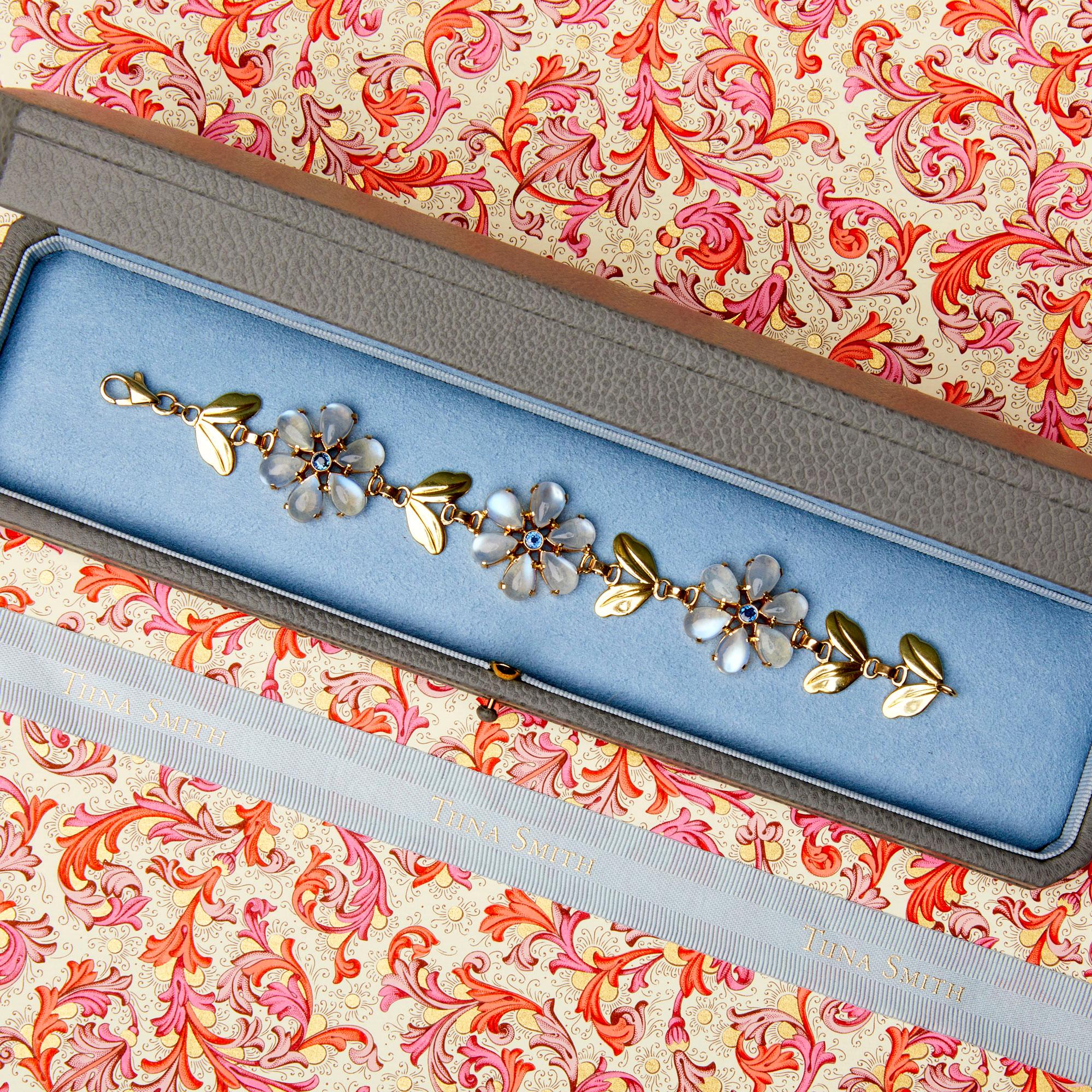 Tiffany & Co. Bracelet en or jaune 14 carats et pierres de lune en vente 2