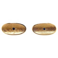A Link & Co. Gold & Co. 14k Yellow Gold and Sapphire Florentine Oval Cuff Links (boutons de manchette ovales en or jaune 14k et saphir)