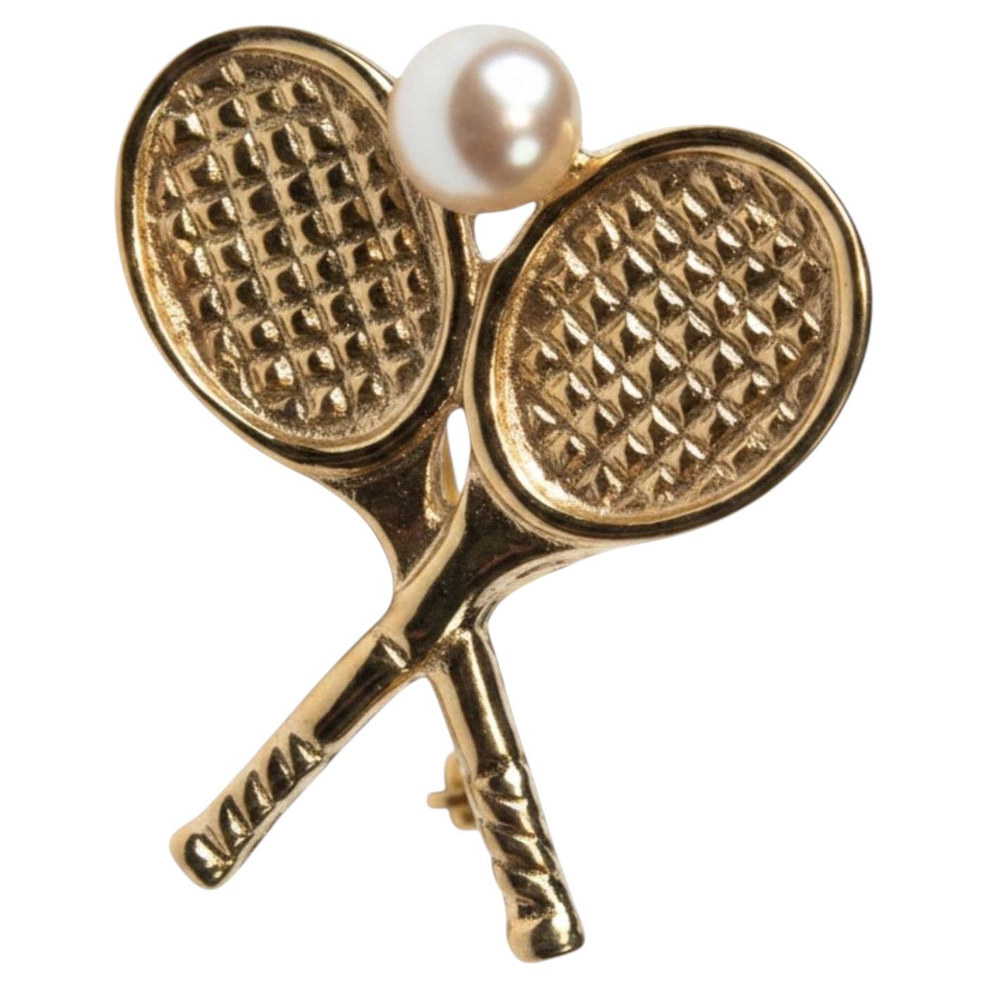 Alfiler de raqueta de tenis Tiffany & Co. de oro amarillo de 14 quilates con perlas cultivadas