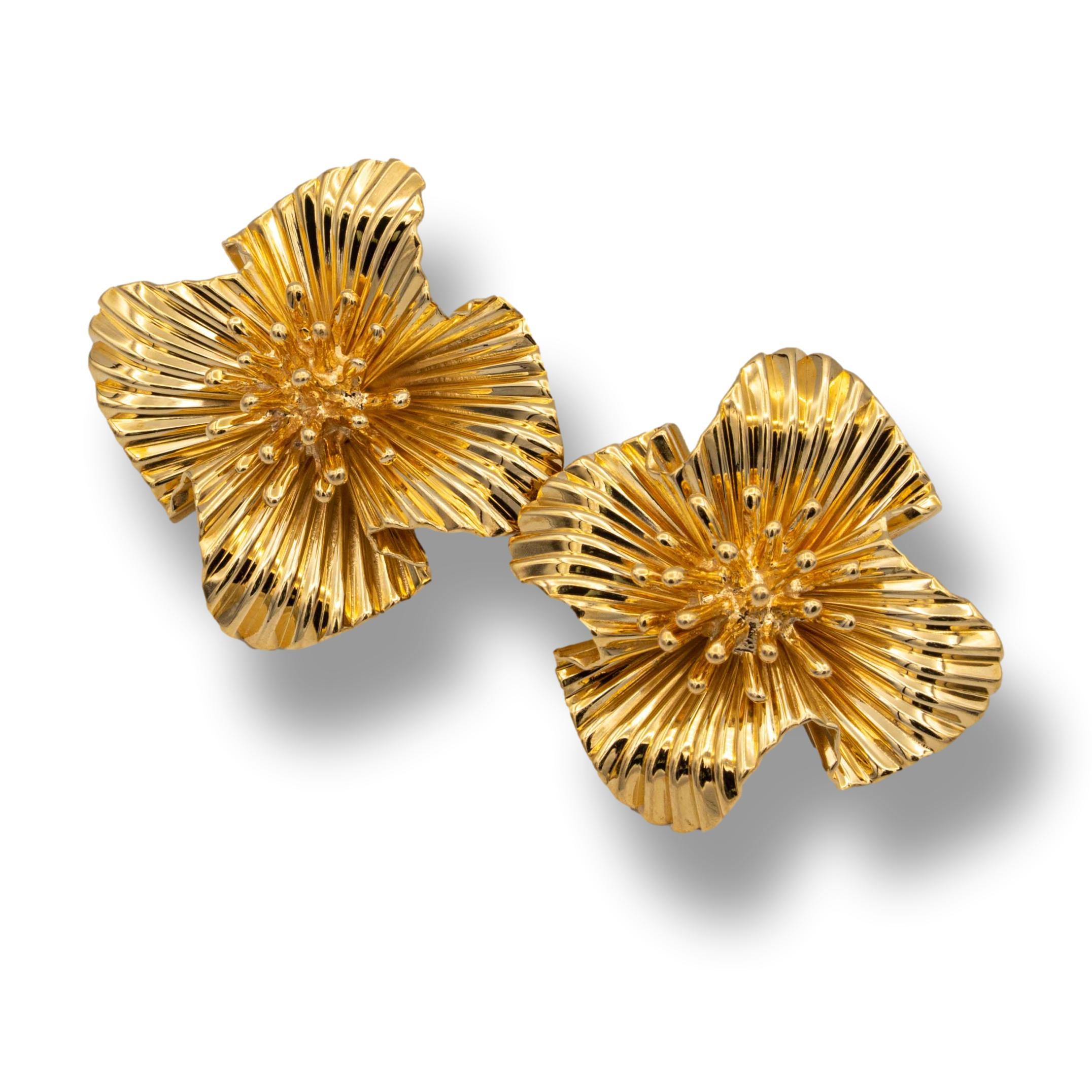 Tiffany & Co vintage flower clip-on earrings finely crafted in 14 karat yellow gold with large omega backs. Circa 1950's.   These earrings have been in a safe deposit box since 1959.

Brand: Tiffany & Co.

Hallmarks: Tiffany & Co. 14K Pat.