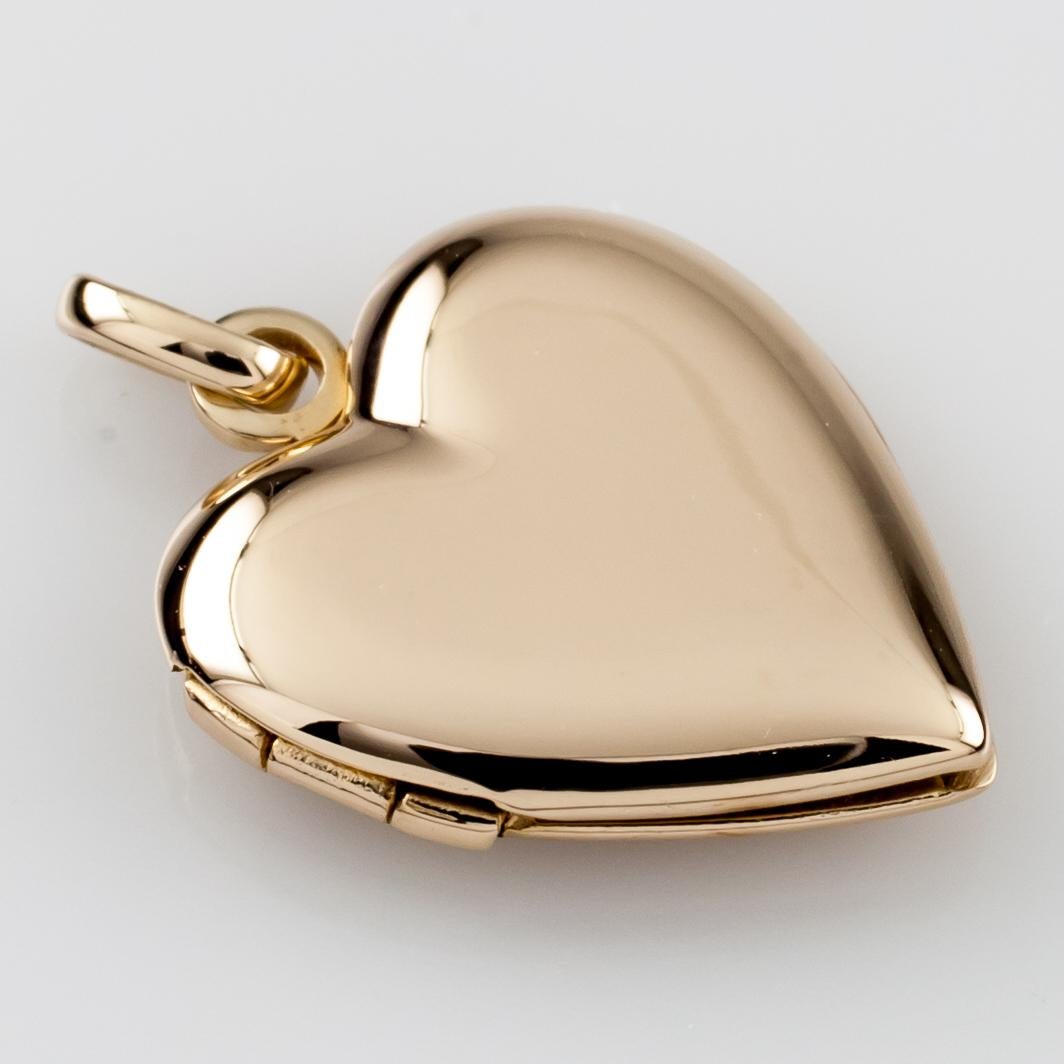 Gorgeous Tiffany & Co. Locket Pendant!
Polished Gold on Outside, Matte Gold on Interior
Interior Hallmarked 