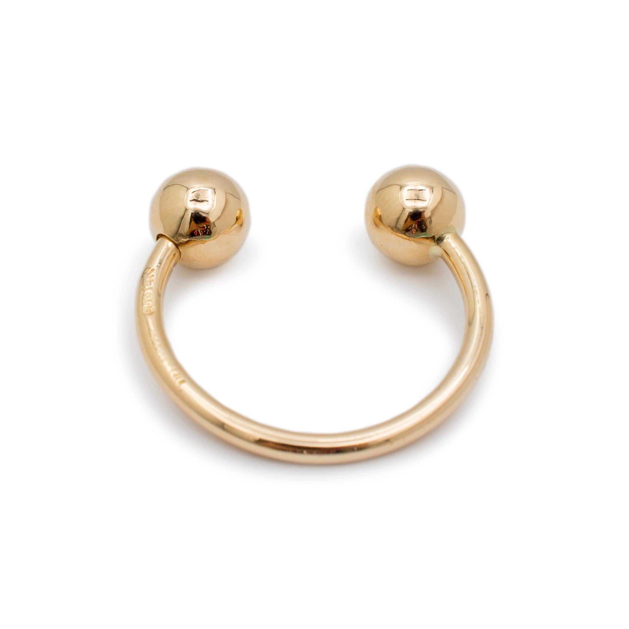 Brand: Tiffany & Co.

Metal Type: 14K Yellow Gold

Diameter: 30.00 mm

Circumference: 70 mm

Weight: 6.54 grams

14K yellow gold Tiffany & Co. horseshoe key holder ring. The metal was tested and determined to be 14K yellow gold. Engraved with 
