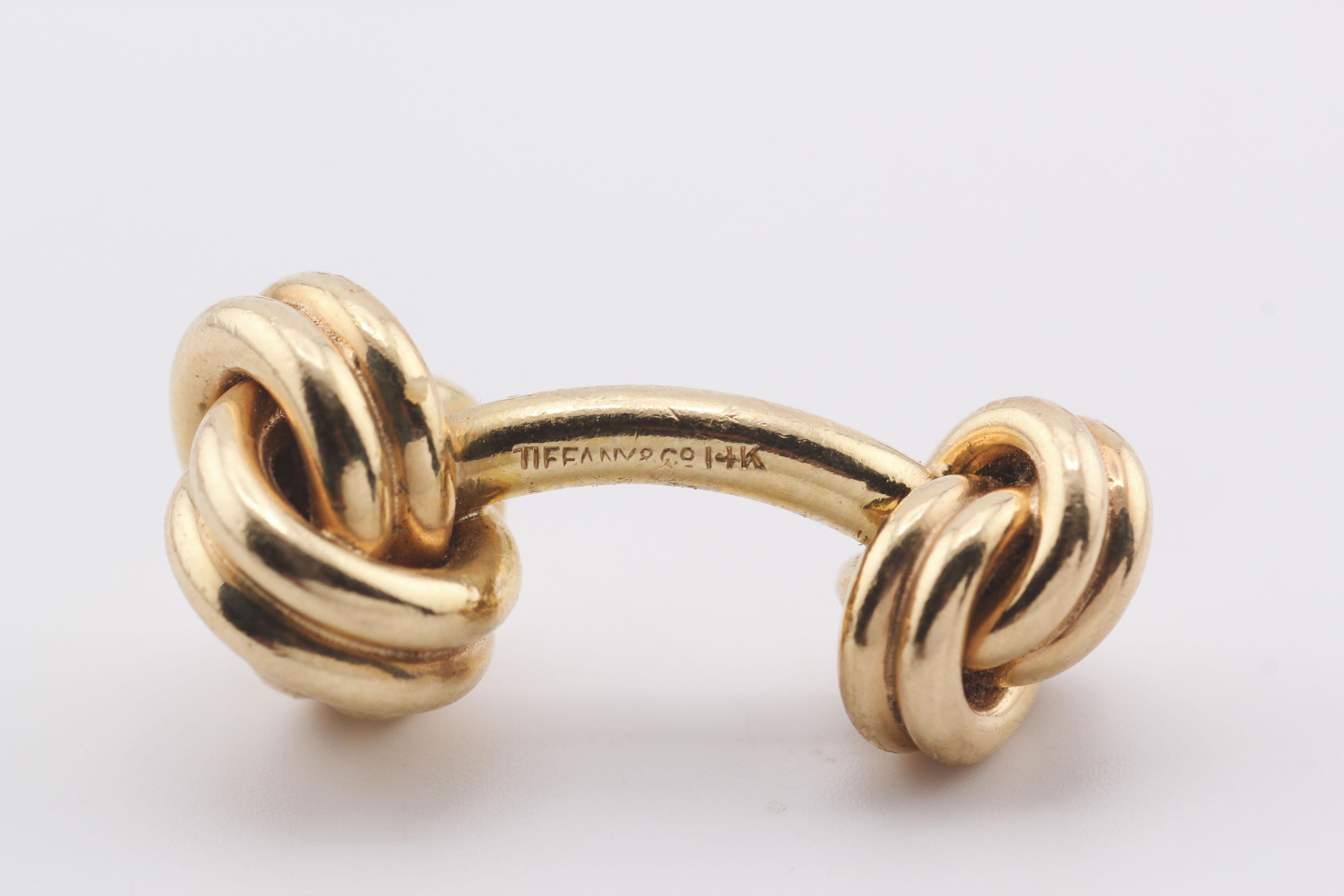 Juego de gemelos y 4 pasadores Tiffany & Co. de oro amarillo de 14 quilates con nudo en venta 2