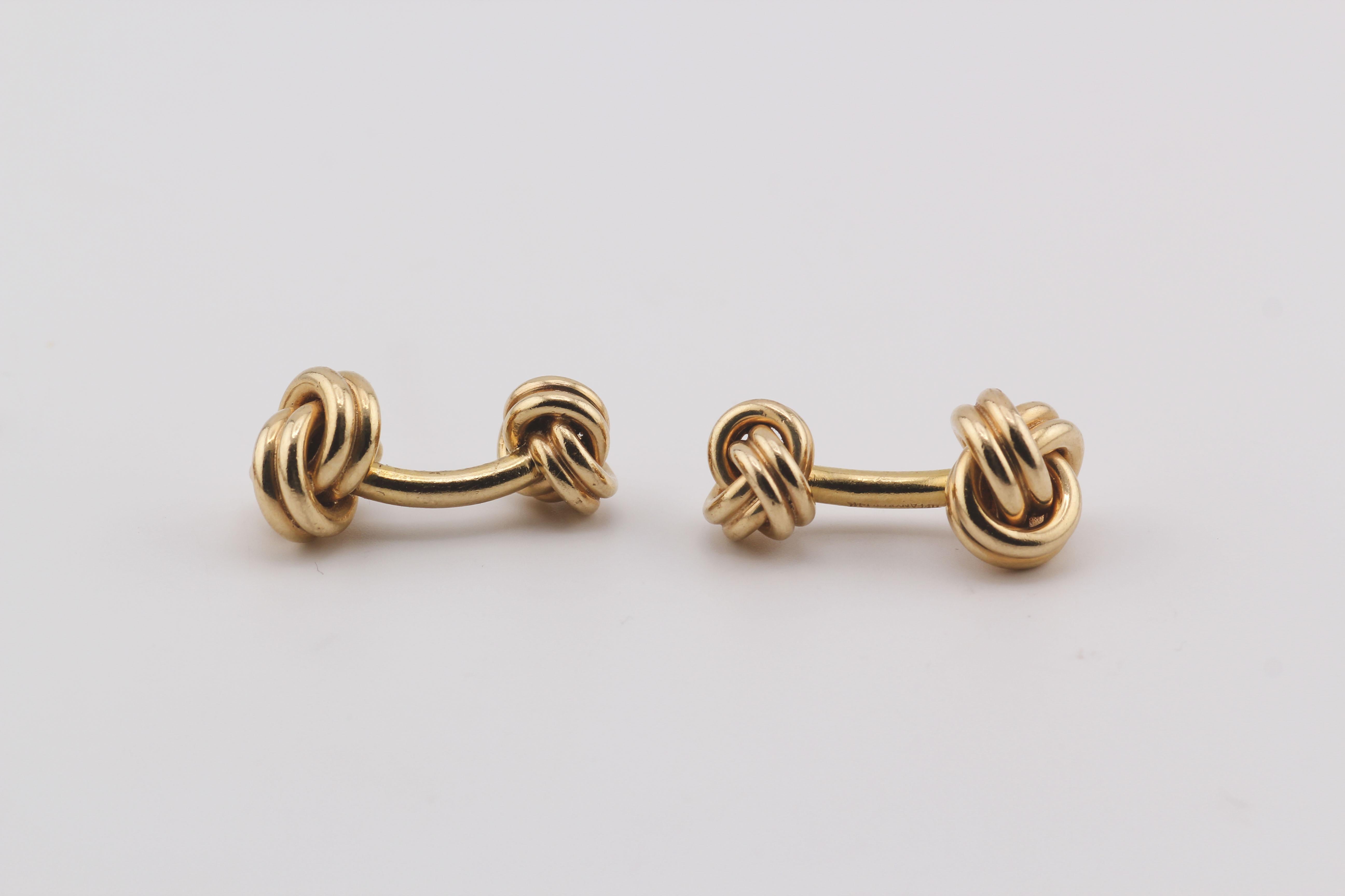 Juego de gemelos y 4 pasadores Tiffany & Co. de oro amarillo de 14 quilates con nudo en venta 3