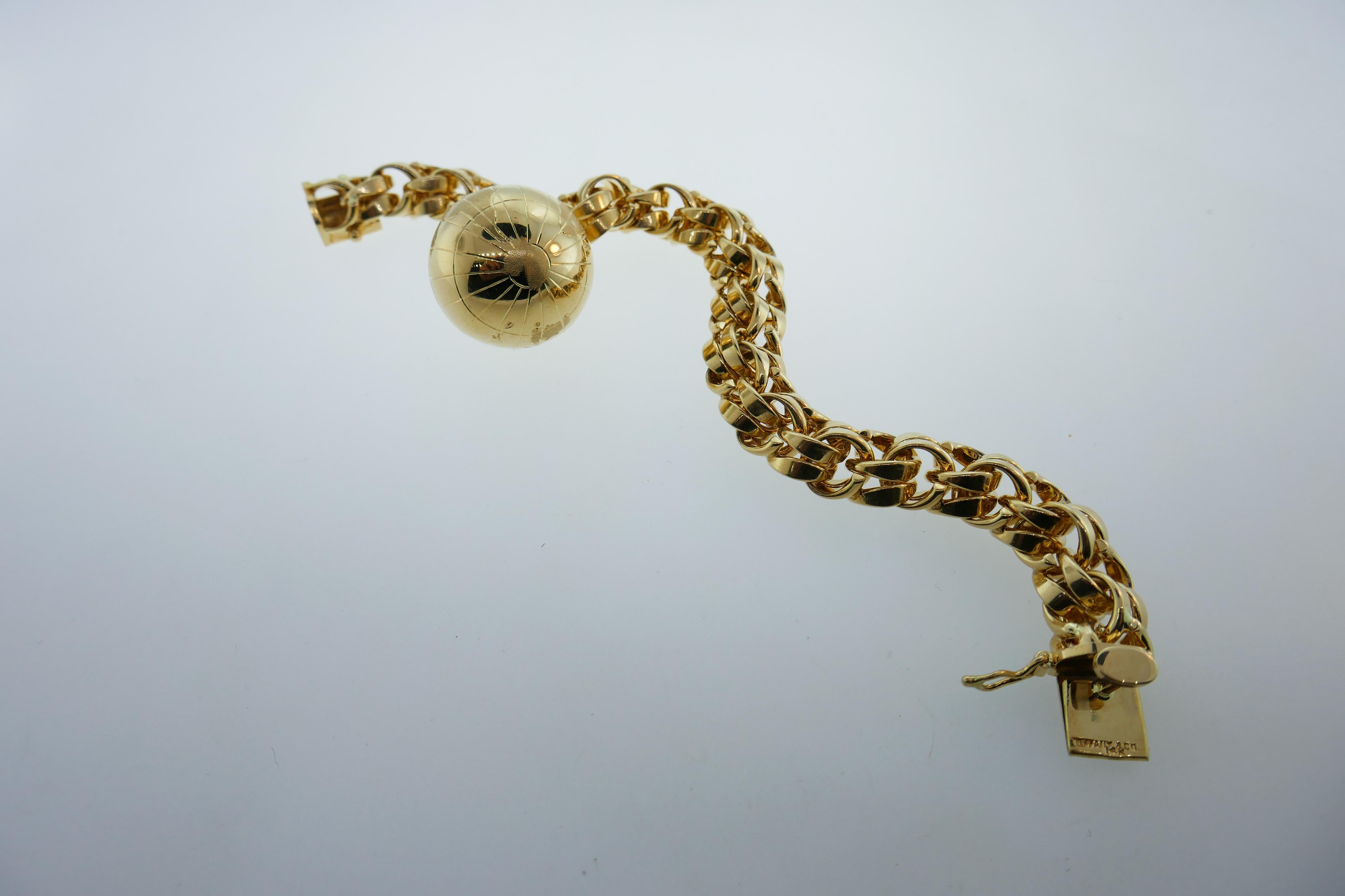 Tiffany & Co. 14 Karat Yellow Gold Link Bracelet with Globe Charm Vintage In Excellent Condition In Beverly Hills, CA