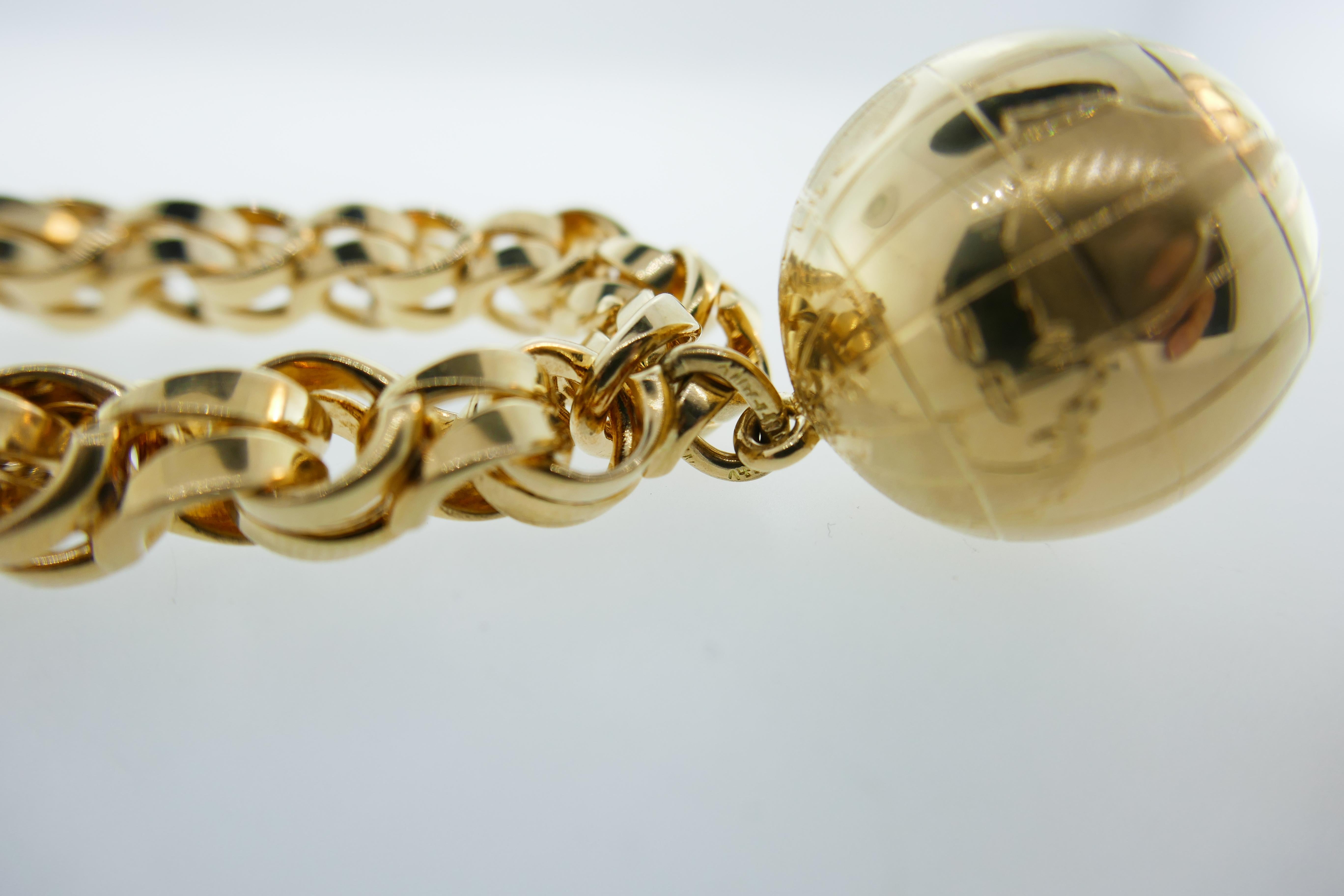 Tiffany & Co. 14 Karat Yellow Gold Link Bracelet with Globe Charm Vintage In Excellent Condition In Beverly Hills, CA