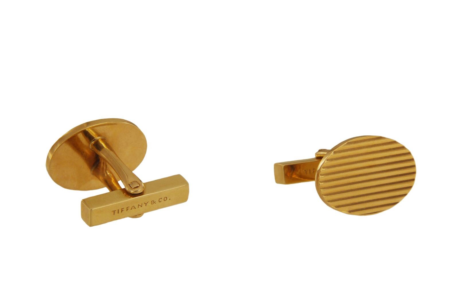 TIFFANY & CO. 14K YELLOW GOLD MENS CUFFLINKS.

Mint condition
14k Yellow Gold
Dimension: 0.5x0.7”
Weight: 14.8 gr

*Comes with Tiffany pouch.