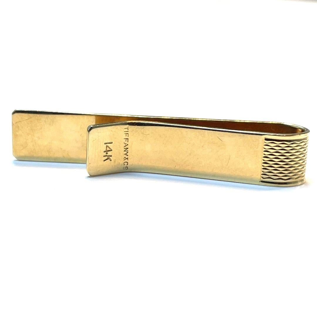 This  is a timeless and classic accessory. It's made of high-quality 14K yellow gold weighing 4.97grams and features the iconic Tiffany & Co logo on the front. The money clip is sleek and functional, with a strong grip to keep bills and cards